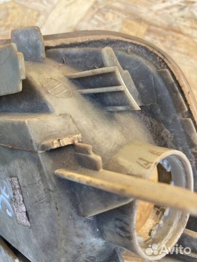 Указатель поворота правый белый Audi 80