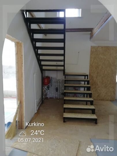 Лестница в дом и коттедж