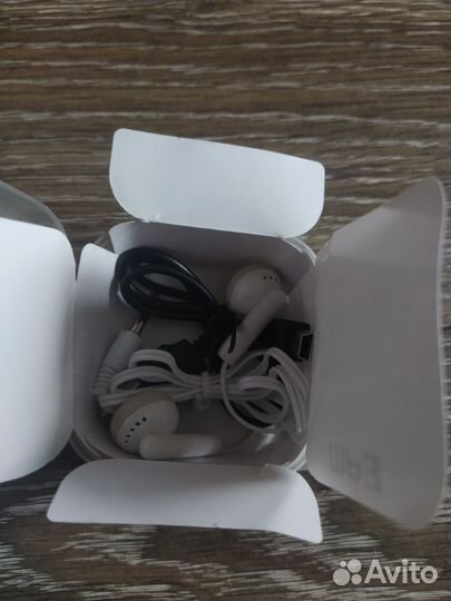 Mp3 плеер с наушниками новый