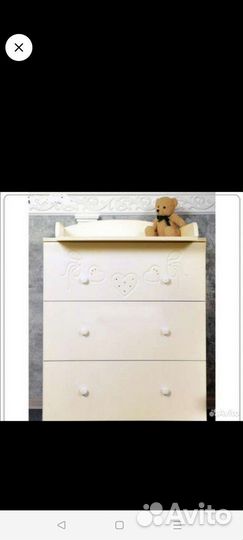 Детская кроватка с маятником и комод