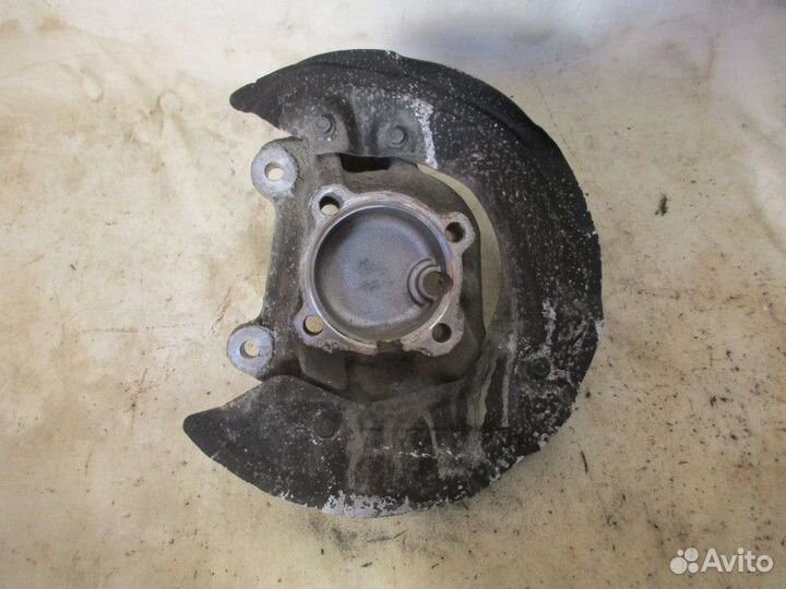 Кулак поворотный передний правый BMW 1-серия E87/E