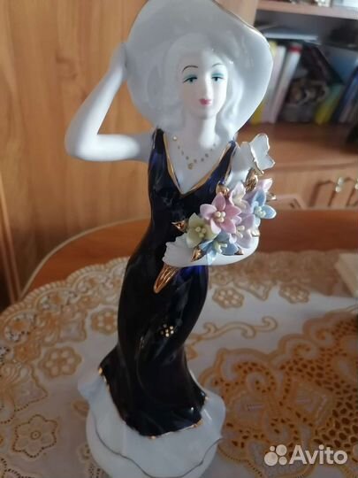 Статуэтка фарфор