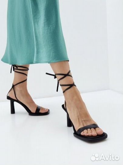 Босоножки Sbalo с завязками