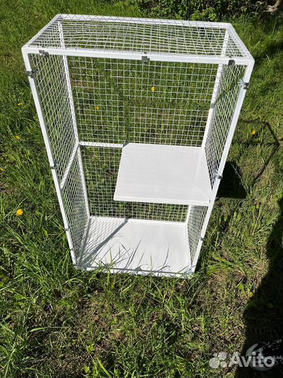 Балкон для маленьких пород собак и кошек на окно