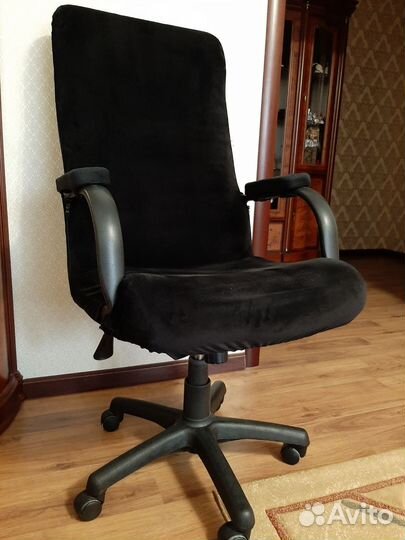 Компьютерное кресло из кожзама