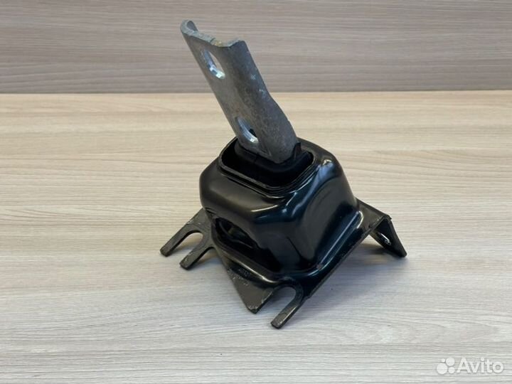 Опора двигателя левая Renault Sandero Stepway