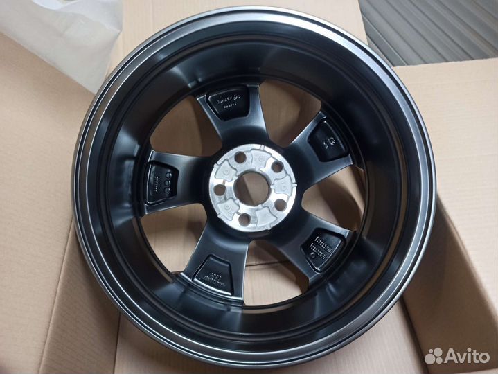 Один новый оригинальный диск Toyota RAV4 R18