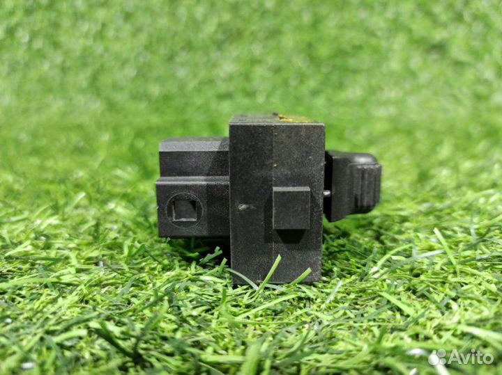 Кнопка стеклоподъемника задняя Jeep Grand Cherokee