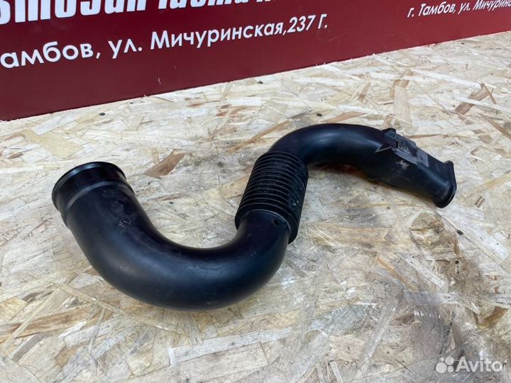 Патрубок воздушного фильтра Renault Logan