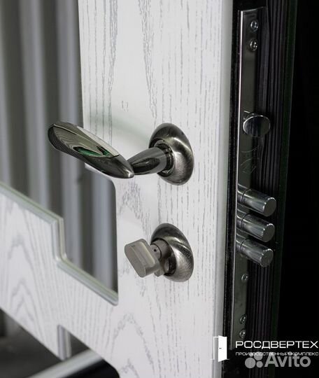 Дверь входная металлическая с зеркалом