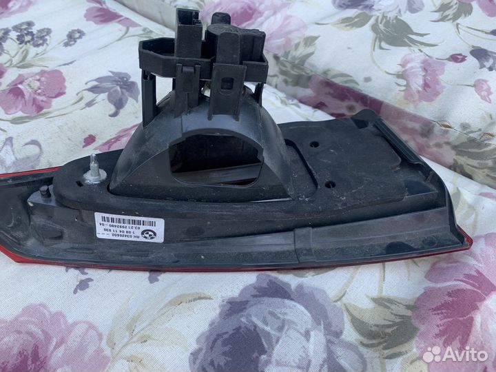 Bmw х1 задний правый фонарь в крышку