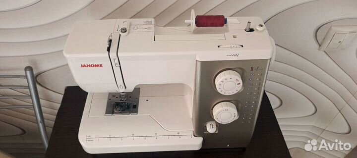 Швейная машина janome
