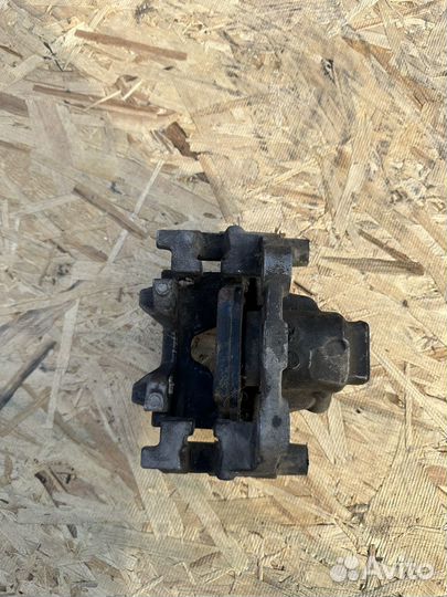 Суппорт mercedes w204 задний левый