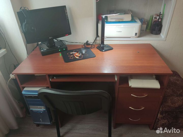 Компьютерный стол, совмещённый с письменным