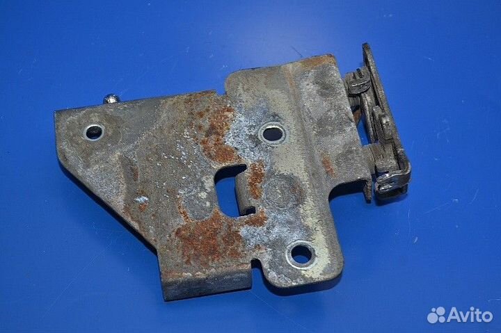 Замок решетки радиатора, правый DAF XF106 (01.14)