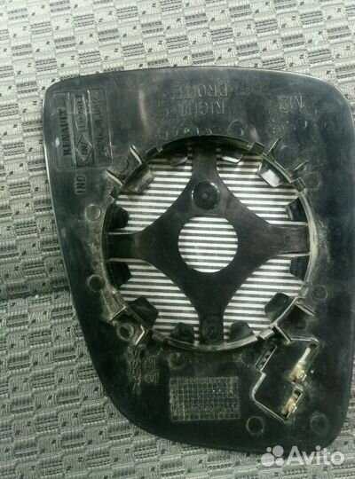 Зеркало заднего вида