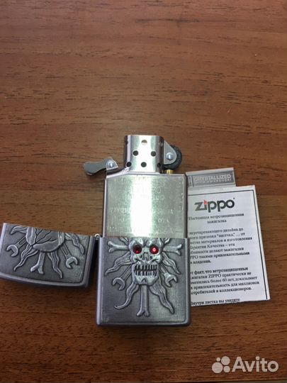Зажигалка zippo(оригинал) про-во США глаза- сваров