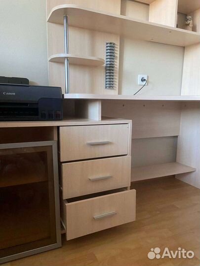 Угловой письменный стол