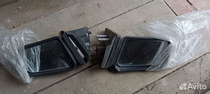 Боковое зеркало