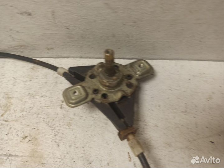 Стеклоподъемник механический передний левый