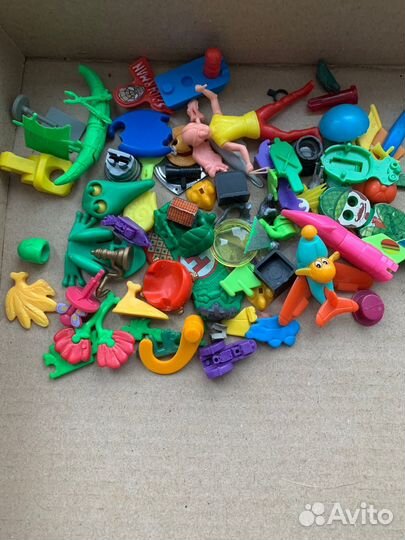 Киндеры 90-х-2000-х и другие игрушки