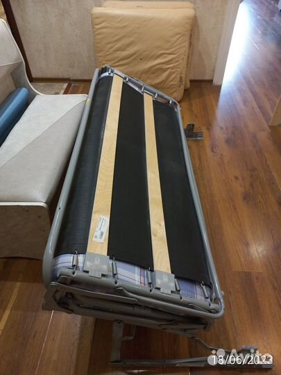 Диван кожанный