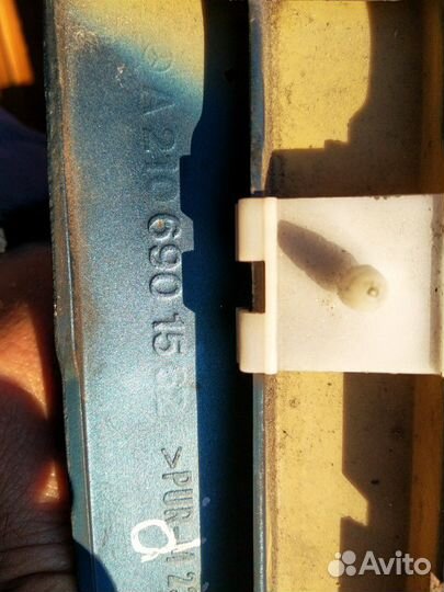 Mersedes E W210 Молдинги левого крыла