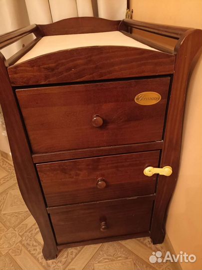 Детская кроватка с поперечным маятником