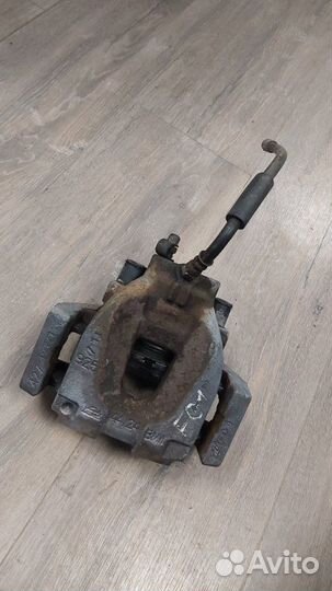 Суппорт тормозной задний левый Bmw 750Lix F02 N63