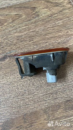 Повторитель поворота в крыло Mitsubishi Galant 8