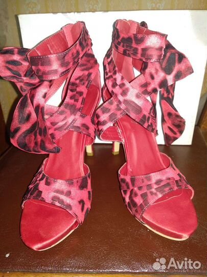 Босоножки женские