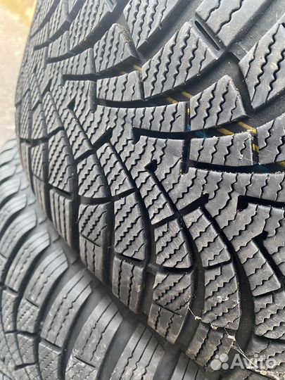Goodyear UltraGrip 9 205/55 R16