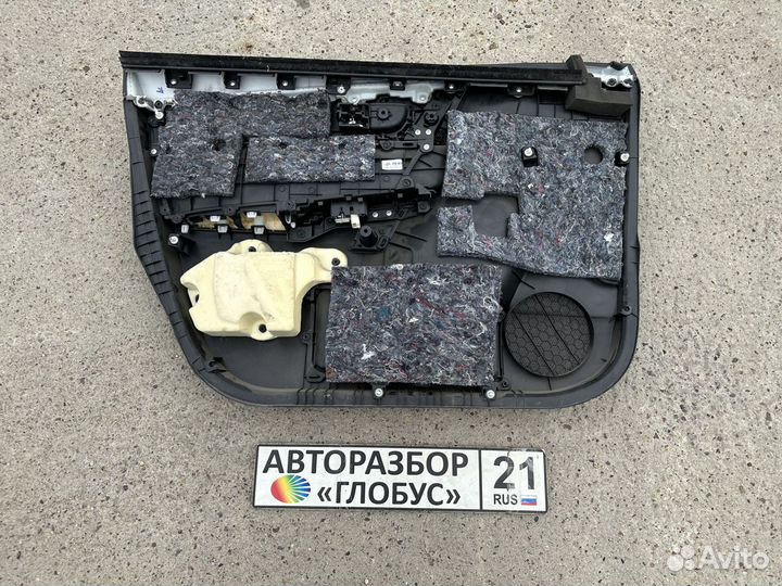 Обшивка двери перед прав Toyota Corolla