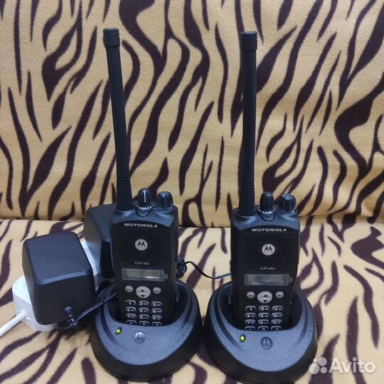 Продаётся радиостанция Motorola CP-180