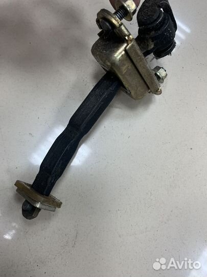 Ограничитель двери задний Ford Fusion \ Fiesta 5