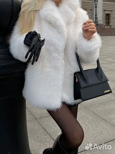 Шуба белая удлиненная стиль Old money