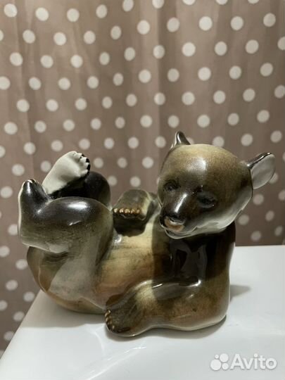 Фарфоровая статуэтка медведь