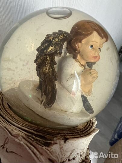 Новогодний шар со снегом