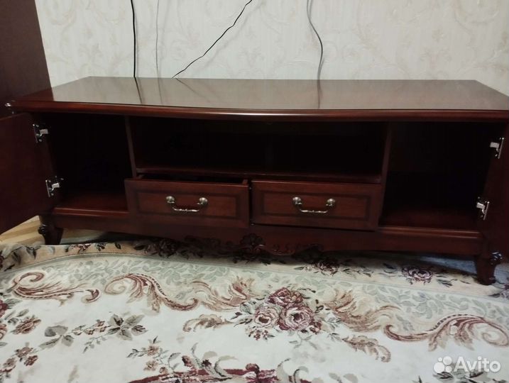 Тумба под телевизор массив