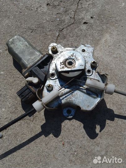 Левый стеклоподъёмник lancer 9