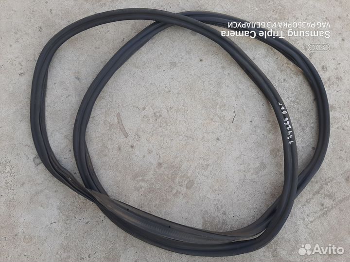 Уплотнитель крышки багажника VW tiguan 2019