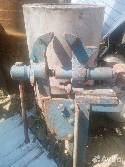 Кузнечные тиски. Зарядное устройство