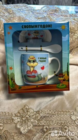 Новогодний набор посуды с змеей