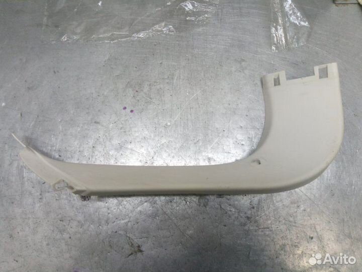 Обшивка двери багажника левая Ford Focus 3 хетчбэк