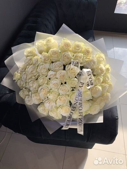 Букет больших белых роз