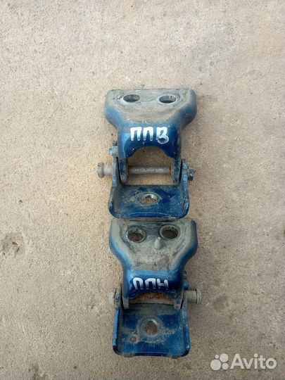 Петли передней правой двери Peugeot Partner B9