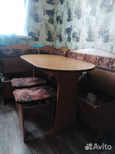 Кухонный уголок со столом и стульями бу