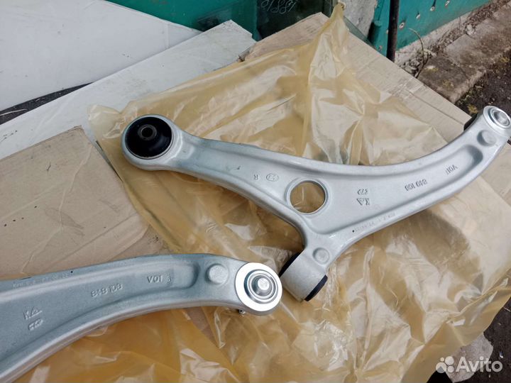 Рычаг подвески правая и левая Hyundai i40