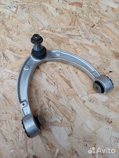 Рычаг подвески верхний передний левый