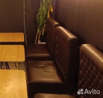 Диван с высокой спинкой для кафе